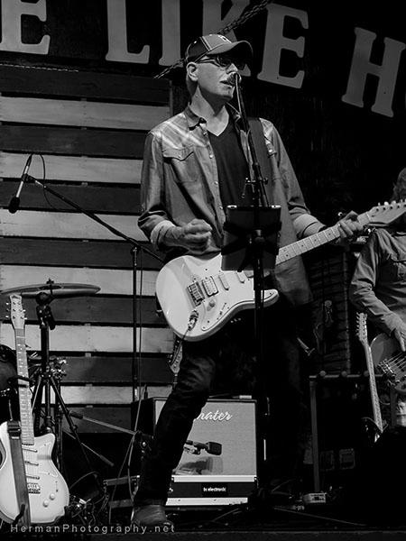 jbeltBIO jpg opt450x600o0,0s450x600